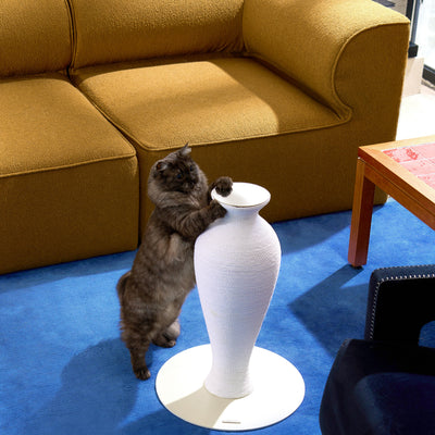Stilt Vase Scratcher |White