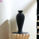 Stilt Vase Scratcher Black