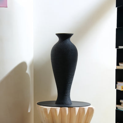 Stilt Vase Scratcher|Black